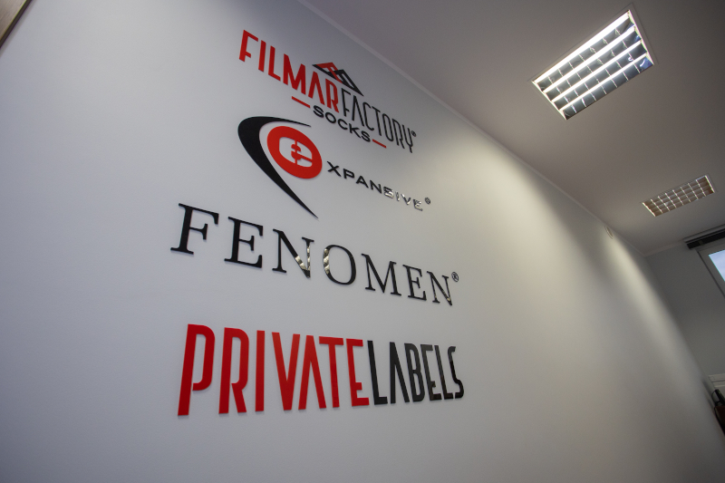 logotypy marek Filmar Factory, Expansive, Fenomen, Private Labels wiszące na ścianie